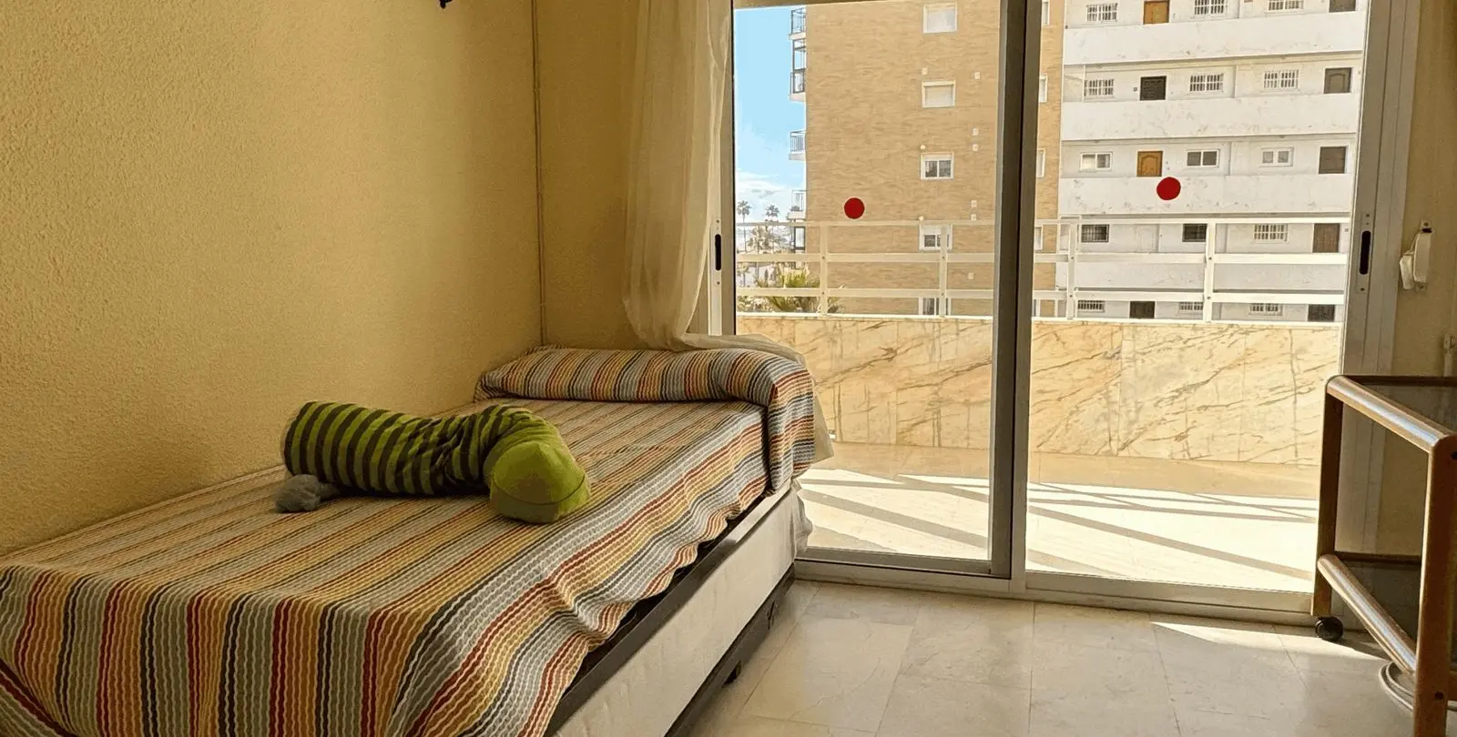 Sale of middle floor apartment in Fuengirola 12