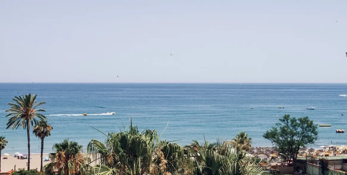 Sale of middle floor apartment in Torremolinos 2