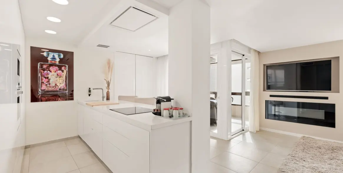 Sale of middle floor apartment in Torremolinos 3