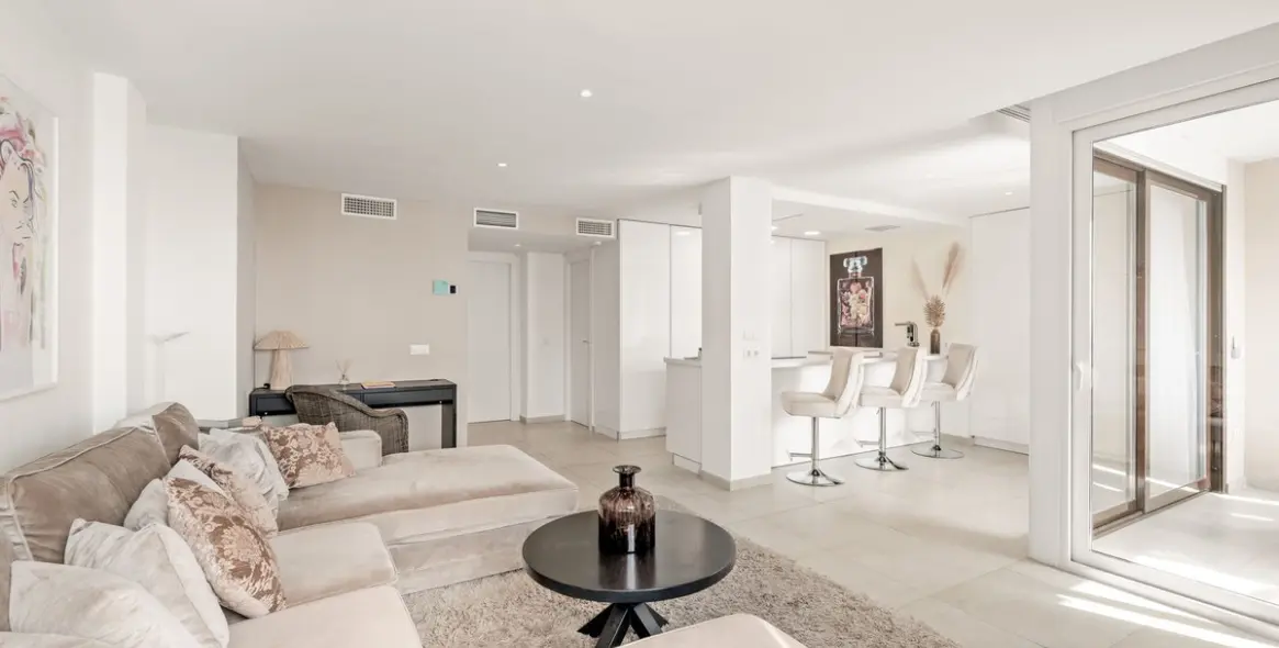 Sale of middle floor apartment in Torremolinos 10