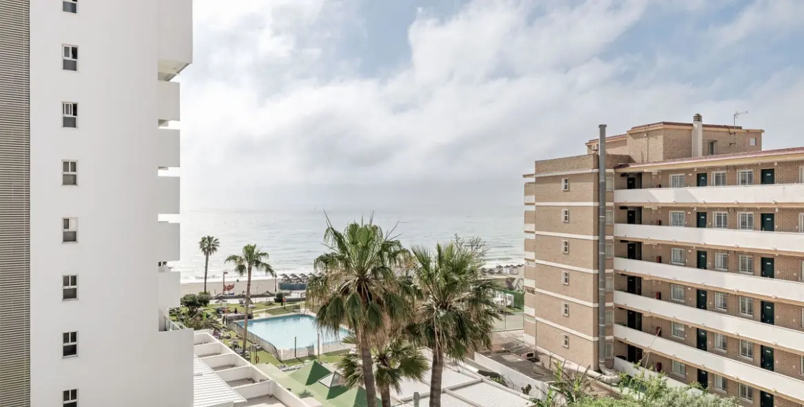 Sale of middle floor apartment in Torremolinos 13