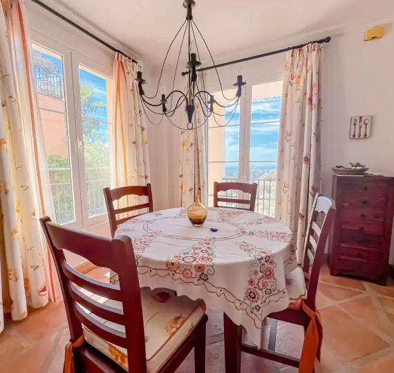 Oтдельно стоящая вилла R5113822