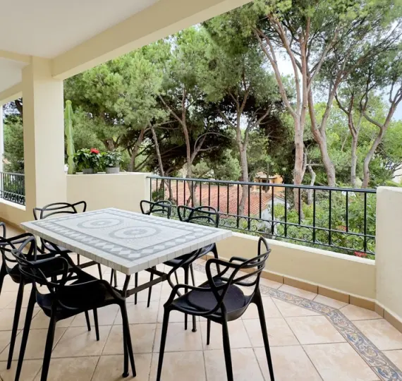 Продажа апартаментов на среднем этаже в Elviria