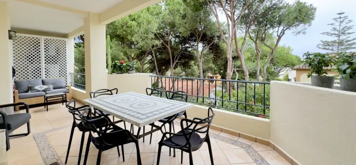 Продажа апартаментов на среднем этаже в Elviria 0