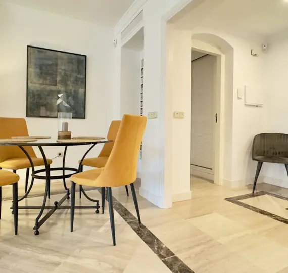 Продажа апартаментов на среднем этаже в Elviria