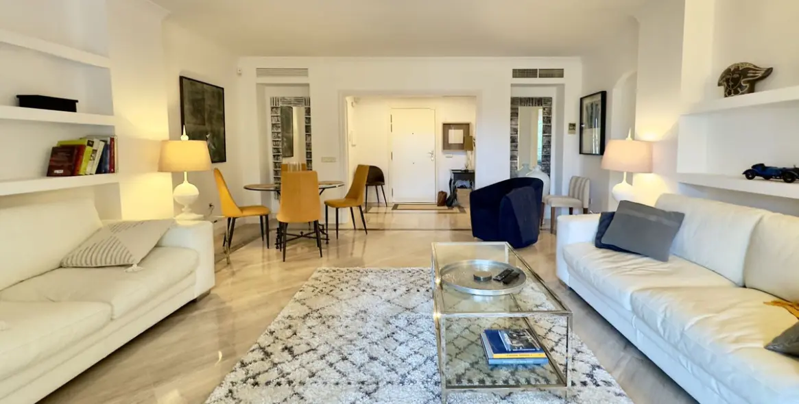 Sale of middle floor apartment in Elviria 9