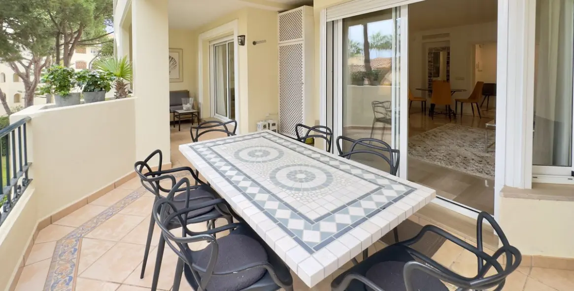 Sale of middle floor apartment in Elviria 14