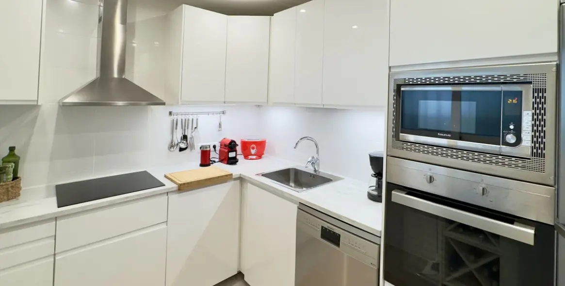 Sale of middle floor apartment in Elviria 20