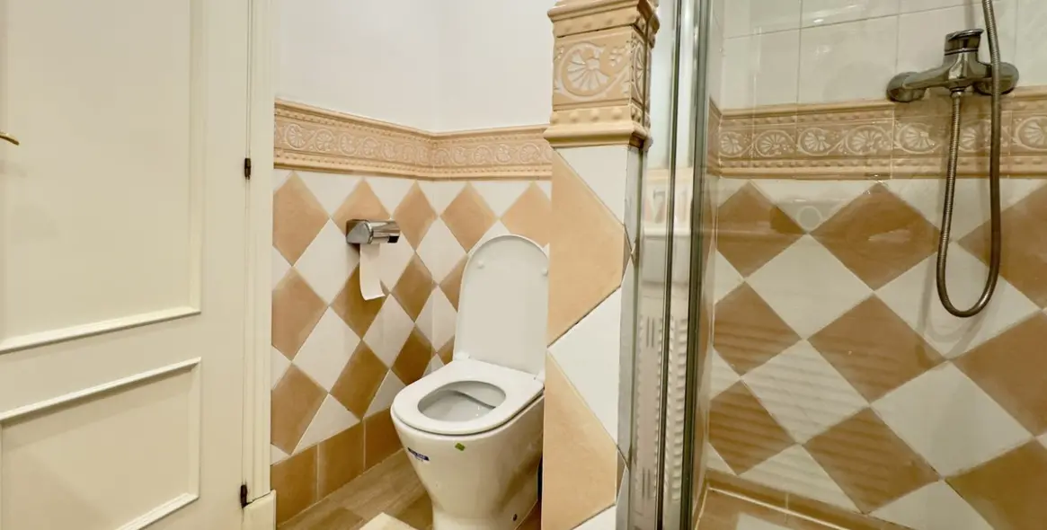 Sale of middle floor apartment in Elviria 32