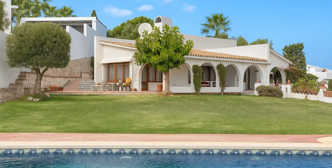 Продажа  отдельно стоящей виллы в Cerros del Aguila 1