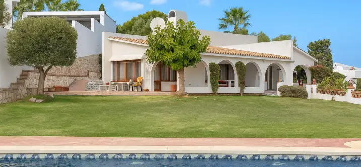 Продажа  отдельно стоящей виллы в Cerros del Aguila 0