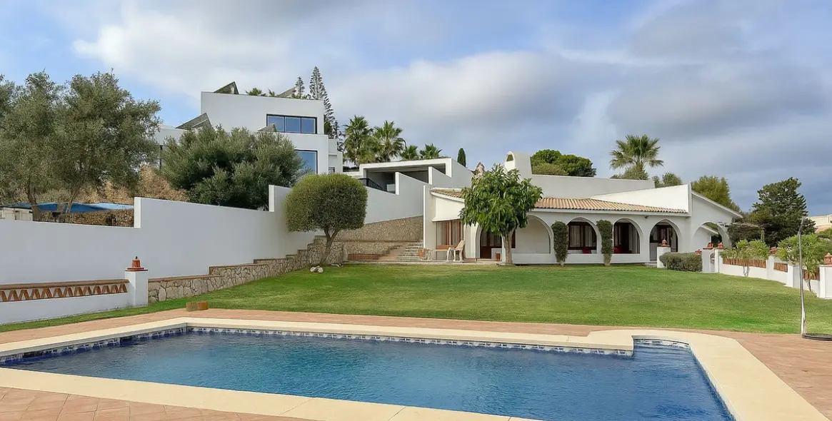 Продажа  отдельно стоящей виллы в Cerros del Aguila 2