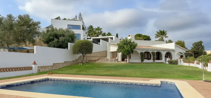 Продажа  отдельно стоящей виллы в Cerros del Aguila 1