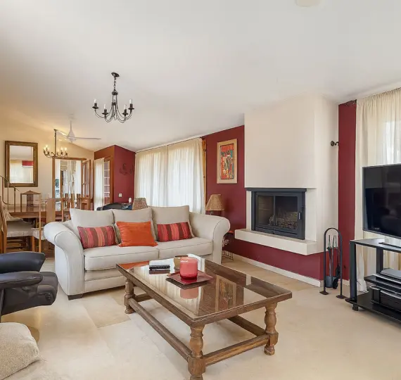 Продажа  отдельно стоящей виллы в Cerros del Aguila