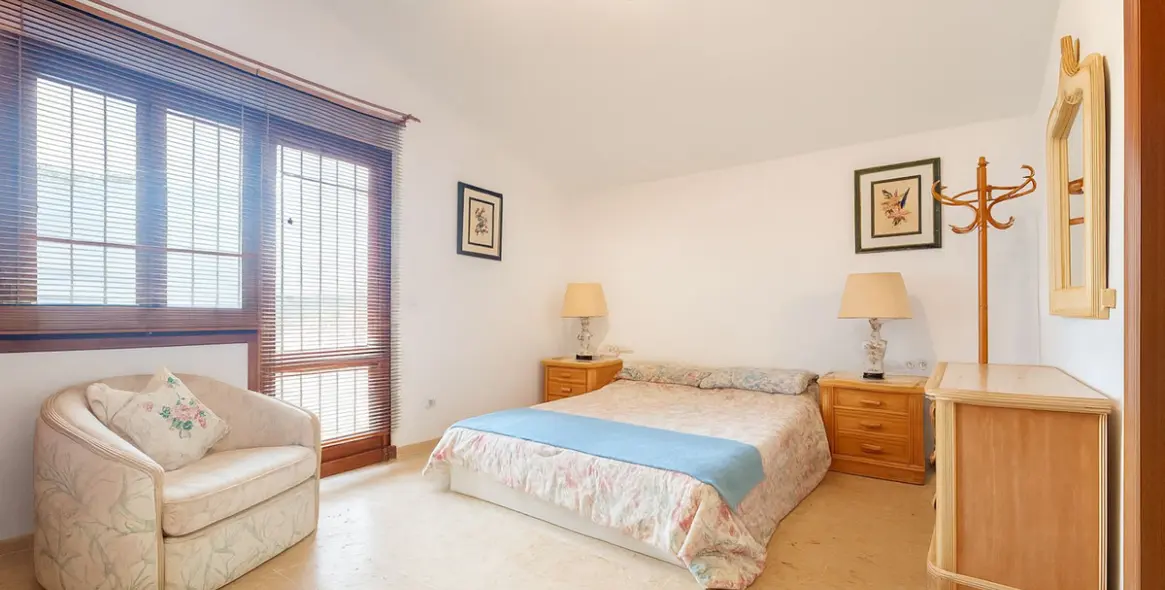 Продажа  отдельно стоящей виллы в Cerros del Aguila 13