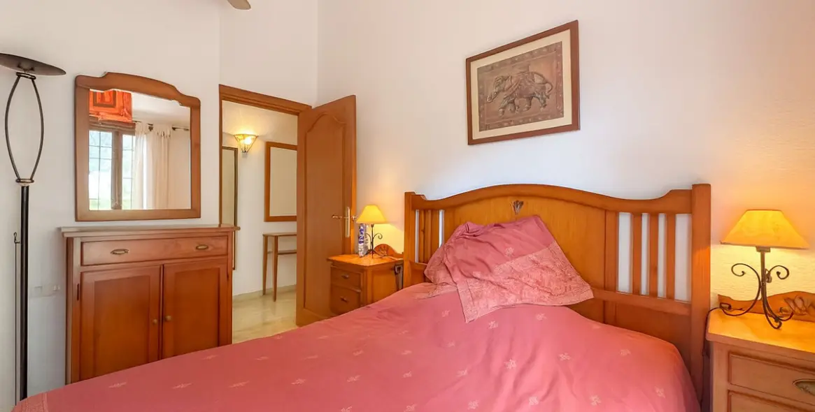 Продажа  отдельно стоящей виллы в Cerros del Aguila 18