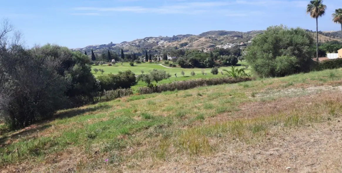 Sale of residential plot in Mijas Golf 1