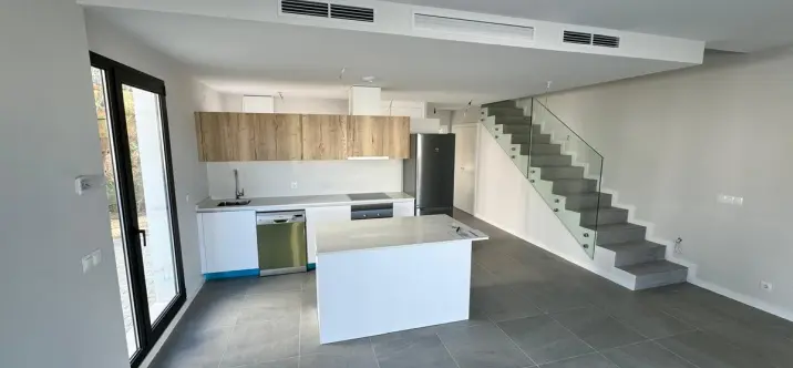 Продажа дома на две семьи в Riviera del Sol 0