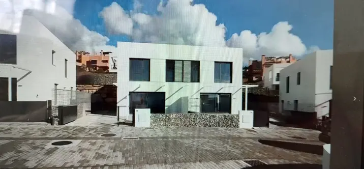 Продажа дома на две семьи в Riviera del Sol 3