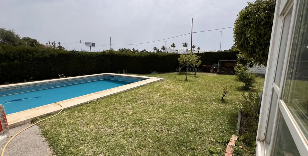 Продажа  отдельно стоящей виллы в Selwo 5