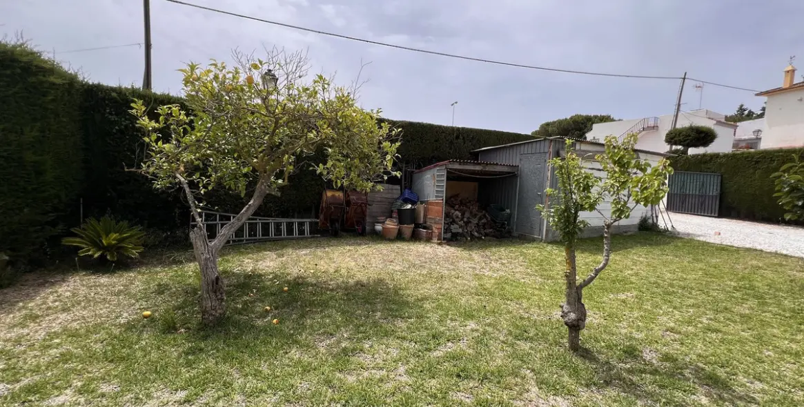 Продажа  отдельно стоящей виллы в Selwo 6