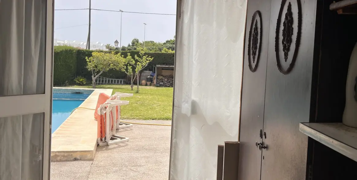 Продажа  отдельно стоящей виллы в Selwo 8