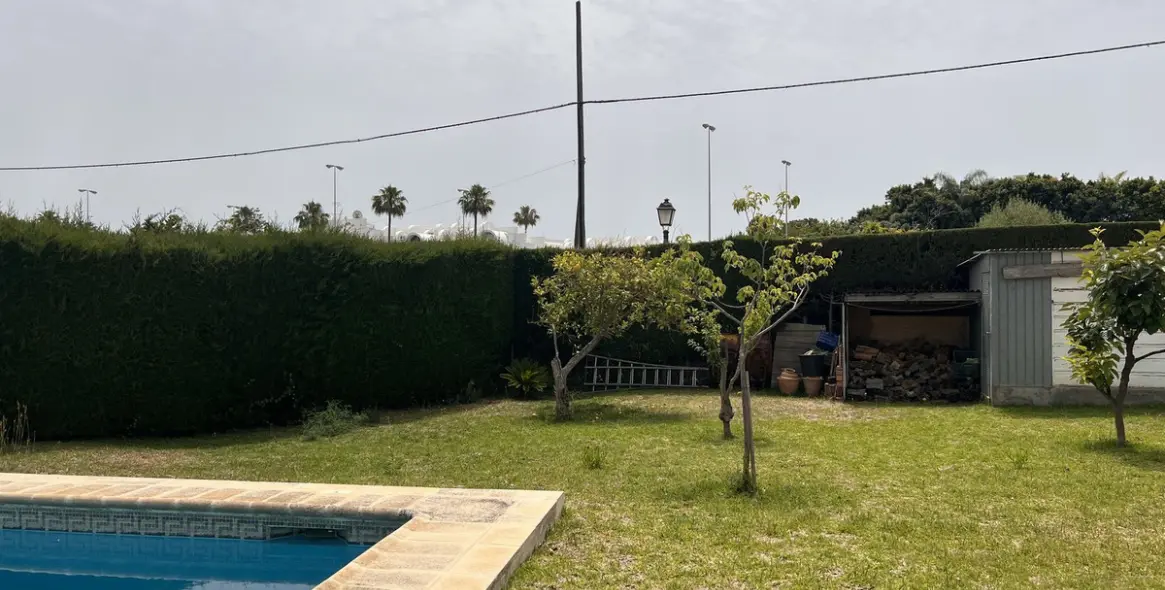 Продажа  отдельно стоящей виллы в Selwo 9