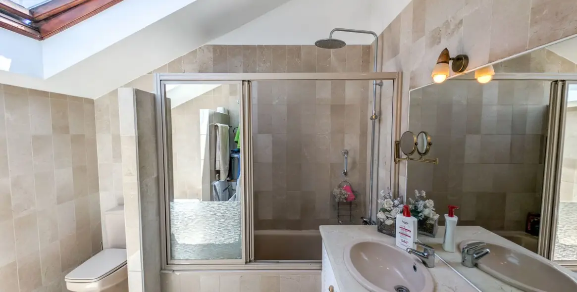 Продажа двухуровневого пентхауса в Marbella 30