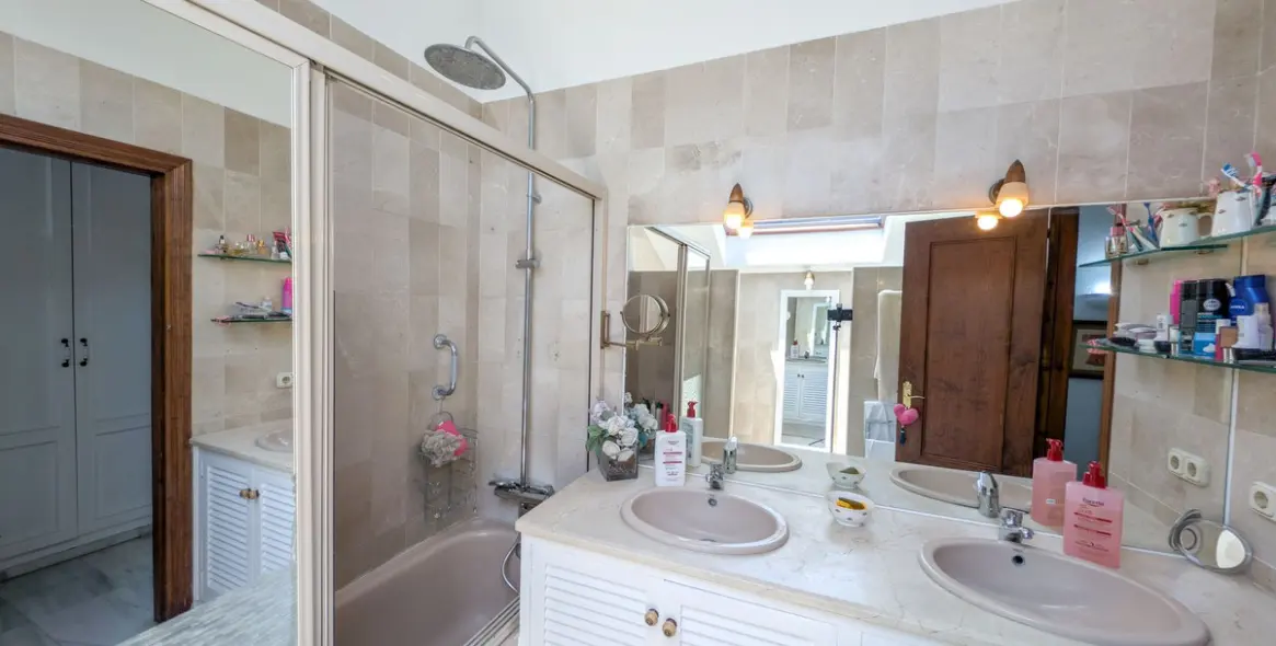 Продажа двухуровневого пентхауса в Marbella 31