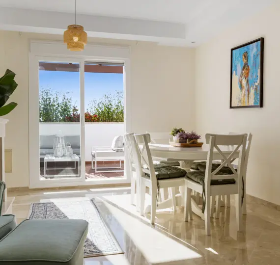 Продажа двухуровневых апартаментов в Nueva Andalucía