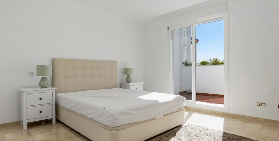 Продажа двухуровневых апартаментов в Nueva Andalucía 5