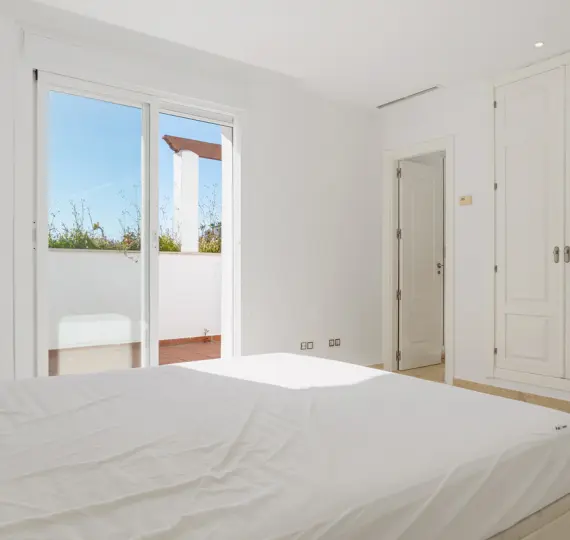 Продажа двухуровневых апартаментов в Nueva Andalucía