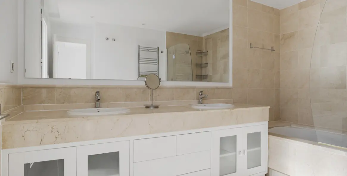 Продажа двухуровневых апартаментов в Nueva Andalucía 8