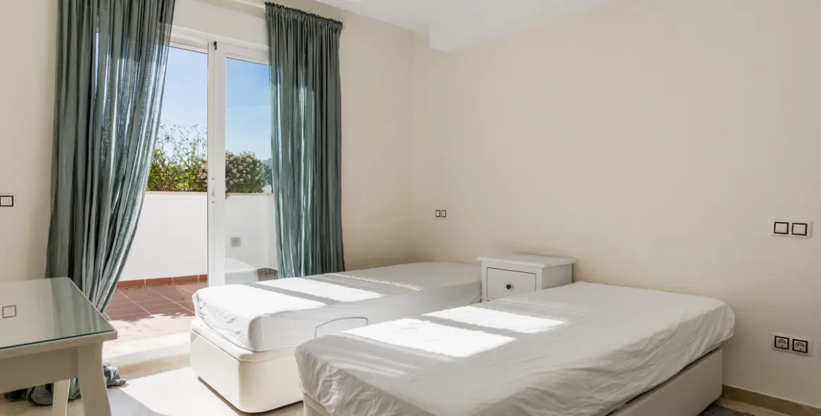 Sale of duplex in Nueva Andalucía 11