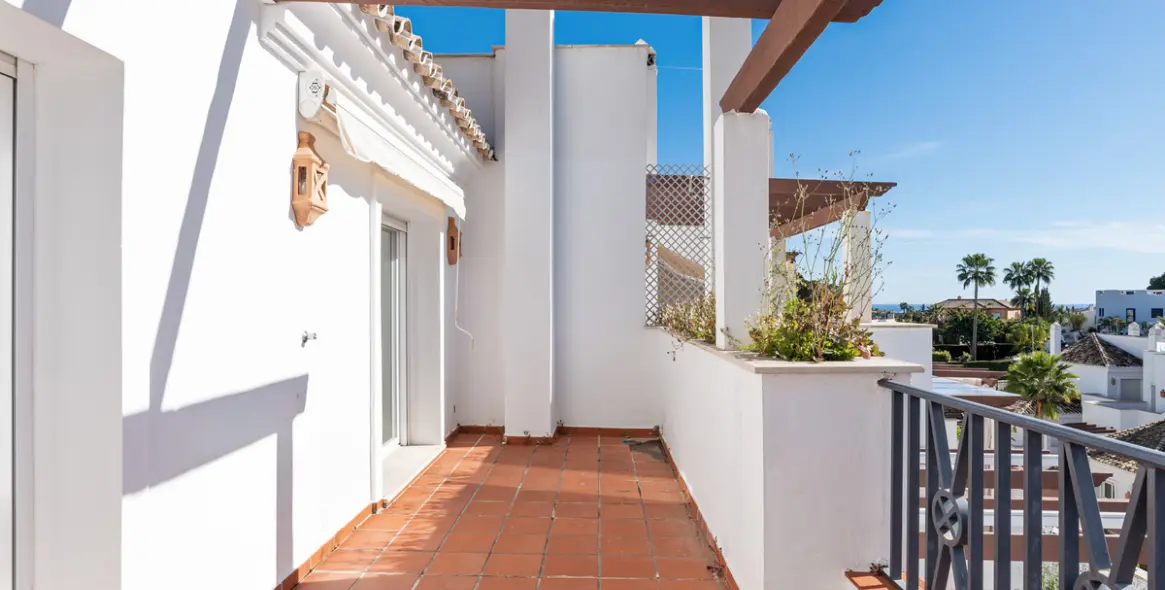 Sale of duplex in Nueva Andalucía 21