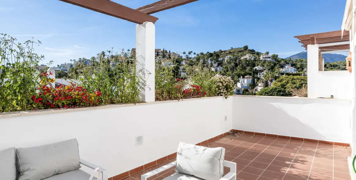 Sale of duplex in Nueva Andalucía 24