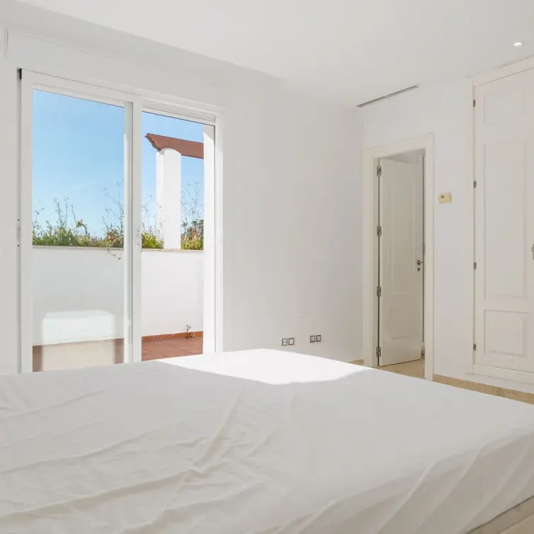Sale of duplex in Nueva Andalucía