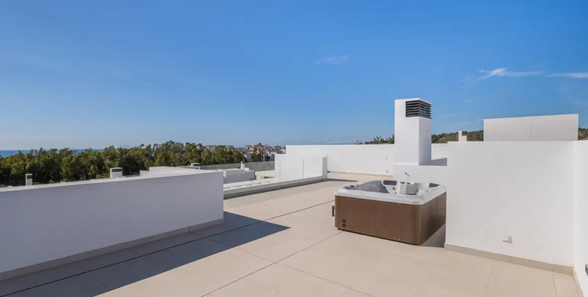 Sale of penthouse in Estepona 43