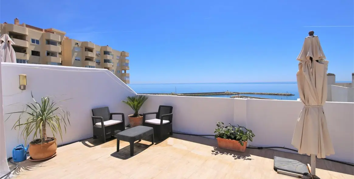 Sale of penthouse in Estepona 1