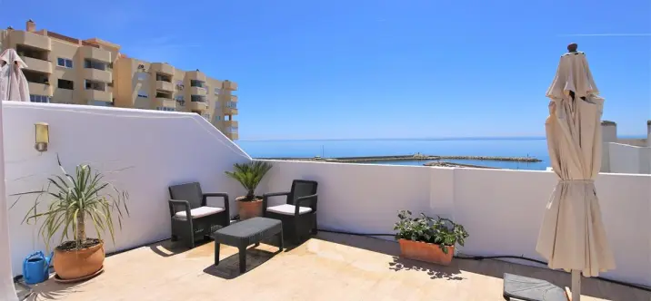 Sale of penthouse in Estepona 0