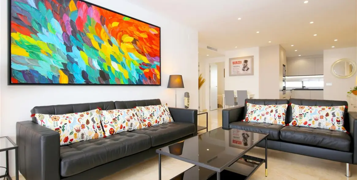 Sale of penthouse in Estepona 2