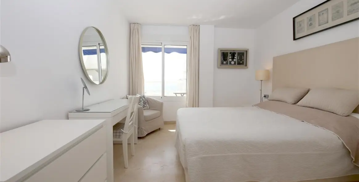 Sale of penthouse in Estepona 3