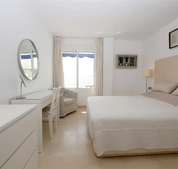 Sale of penthouse in Estepona