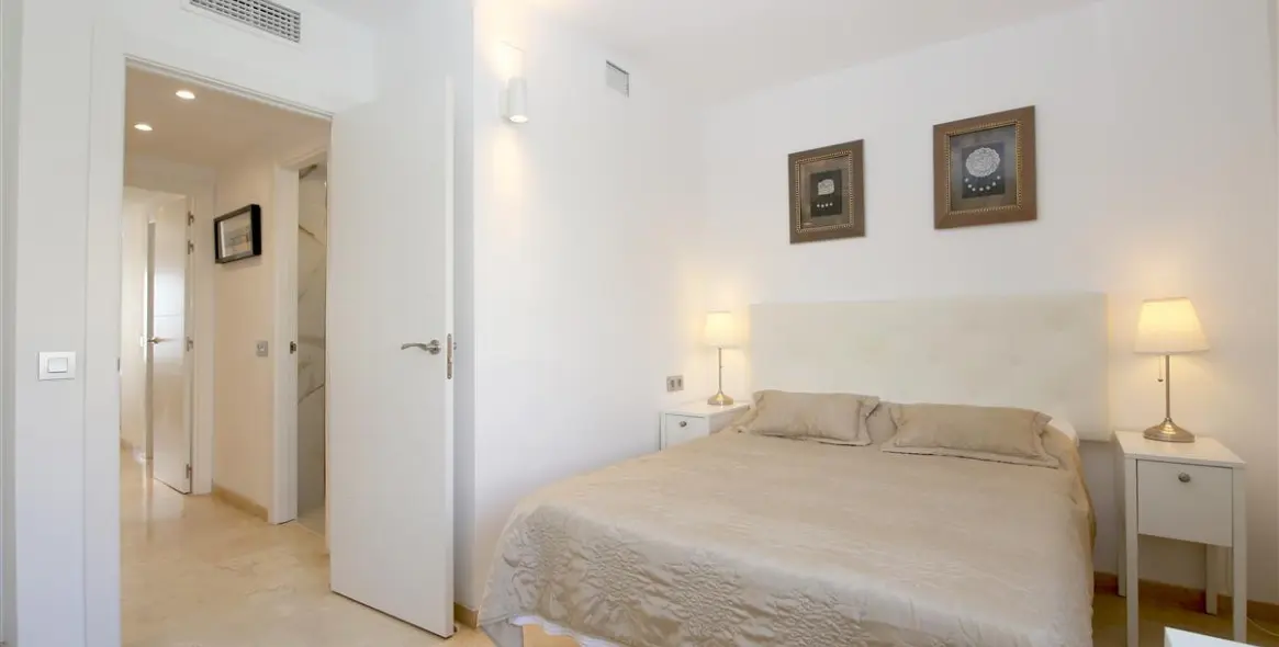 Sale of penthouse in Estepona 4