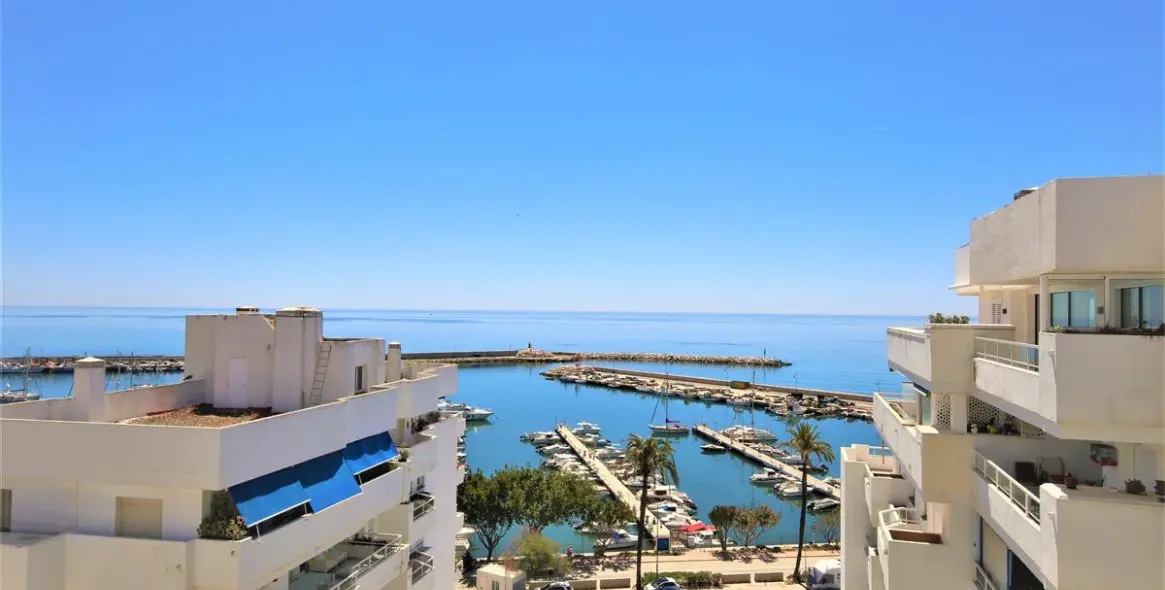 Sale of penthouse in Estepona 14