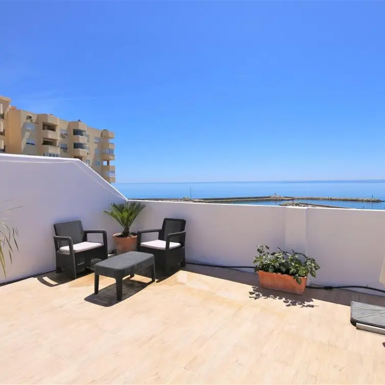 Продажа пентхауса в Estepona