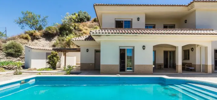 Продажа  отдельно стоящей виллы в Arenas 1