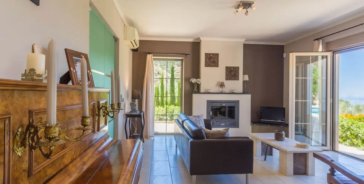 Продажа  отдельно стоящей виллы в Arenas 8