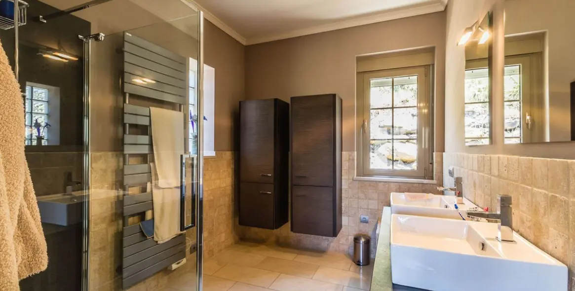 Sale of detached villa in Arenas 33