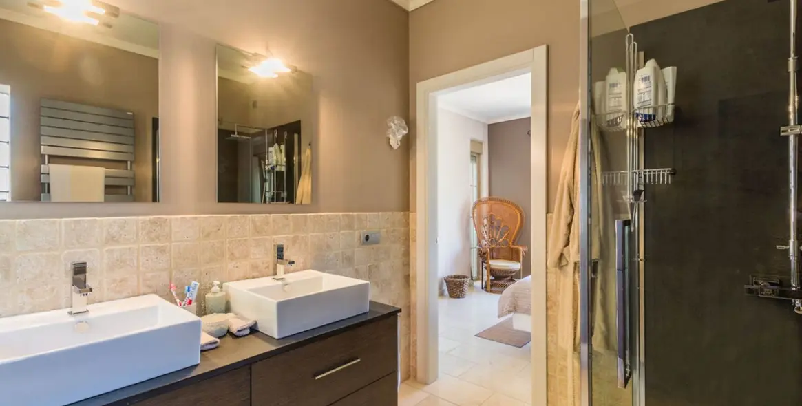 Sale of detached villa in Arenas 34